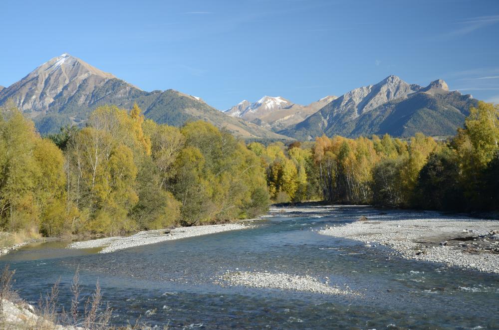 The Drac river in PACA region after its restoration, showing a fully developed braiding pattern (Delfosse, 2016) 