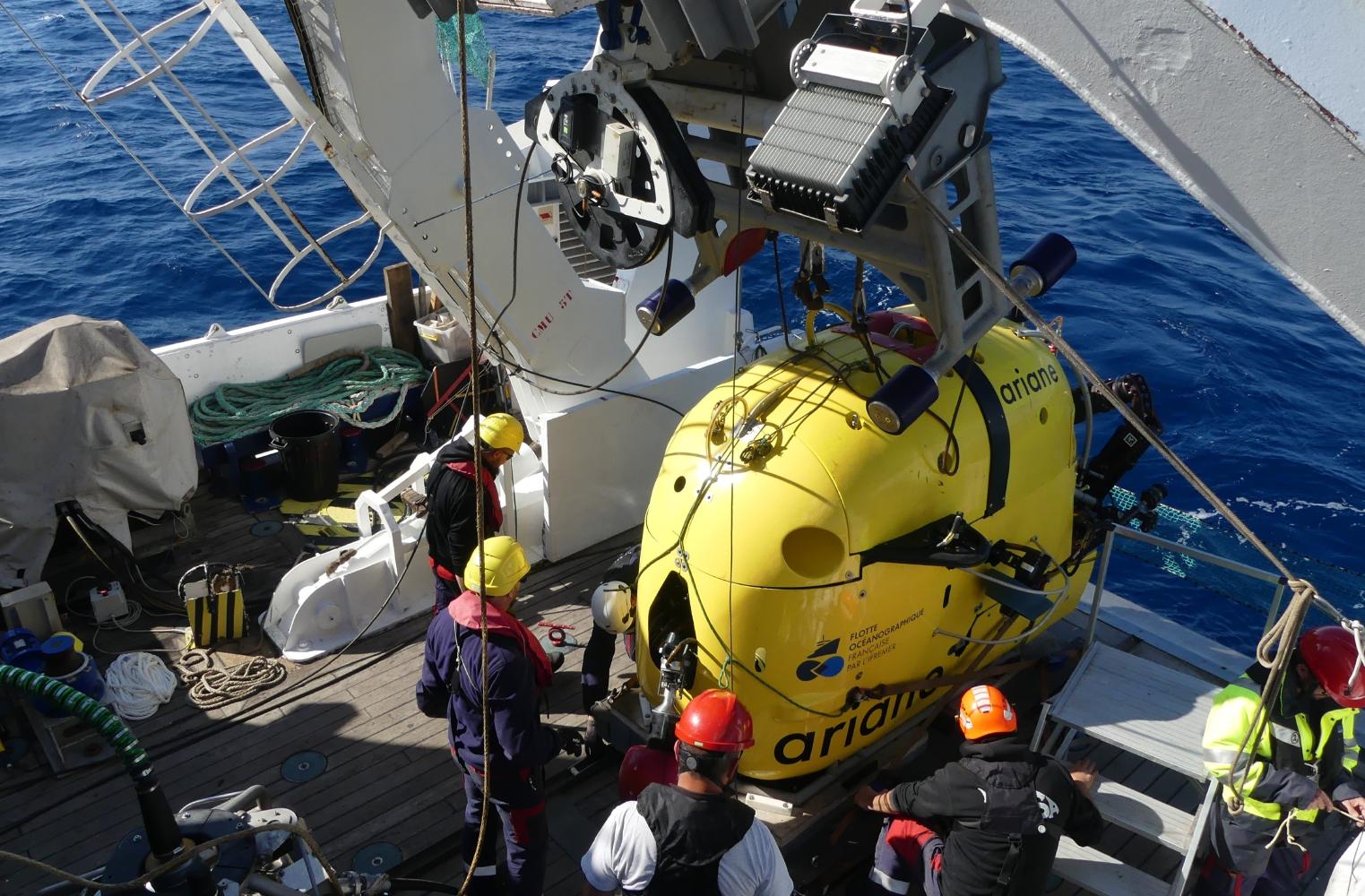 1)	The HROV Ariane on the aft deck of the R/V Europe.