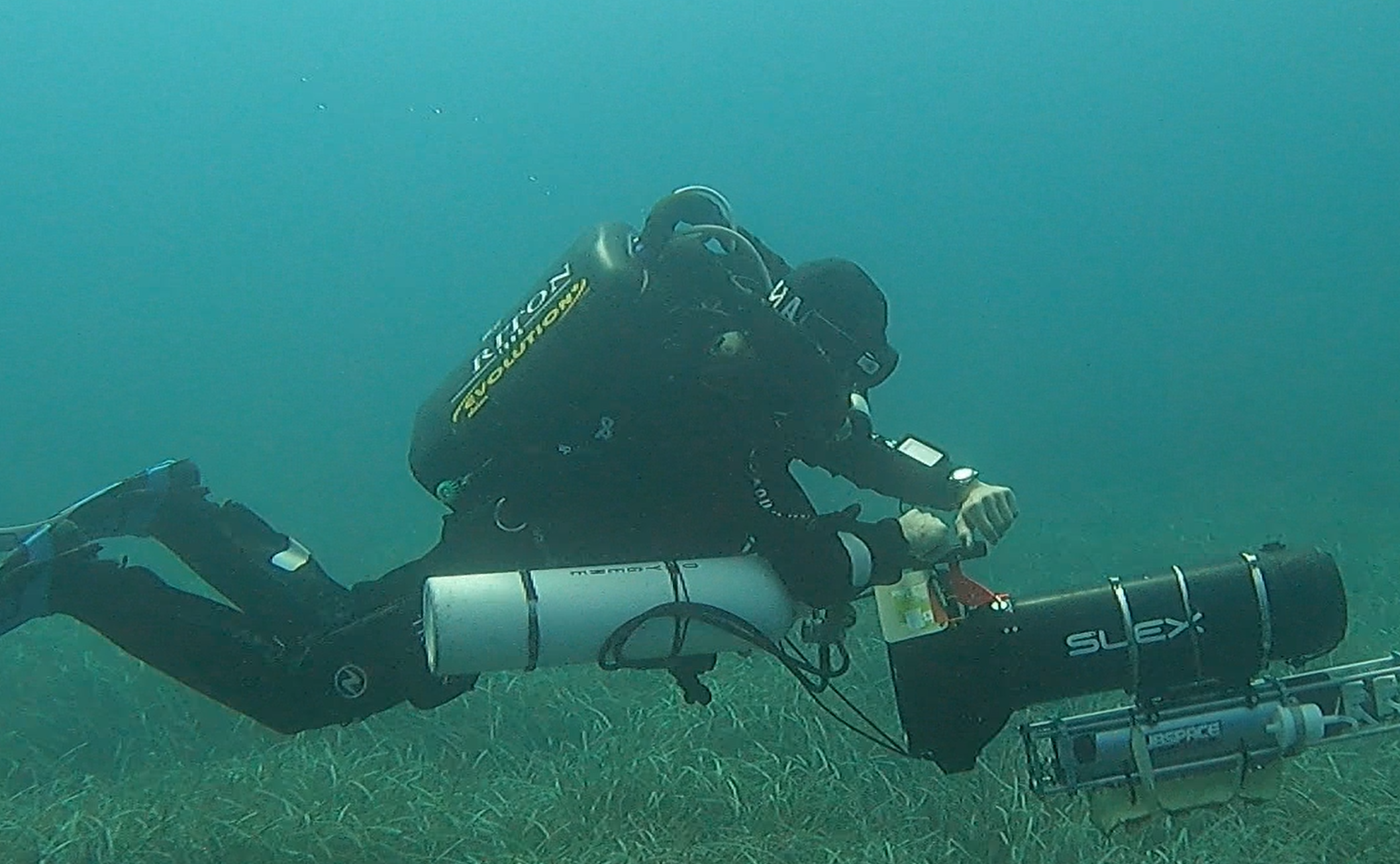 Development of a new monitoring protocols to assess the biodiversity in Marine Protected Areas: environmental DNA sampling by a diver.